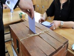 Seçim öncesi  uçan mürekkep  polemiği