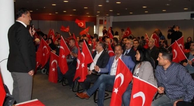 Belçika da vatandaşlar halk oylaması sonucunu kutladı